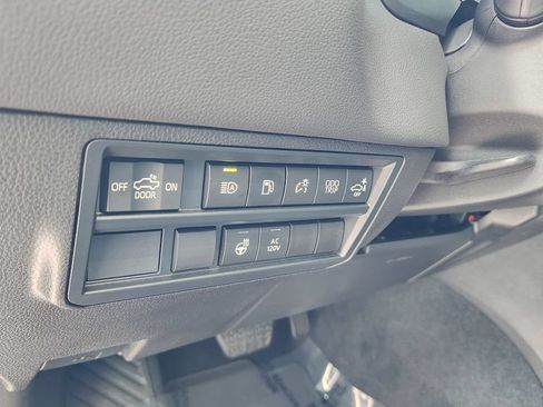Used 2025 Toyota Tundra Limited AWD/4WD image 16
