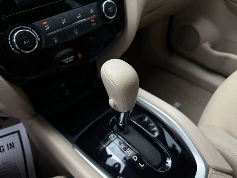 Used 2014 Nissan Rogue S FWD image 21