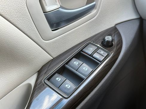 Used 2016 Toyota Sienna XLE Premium image 45