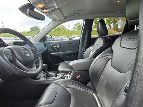 Used 2019 Jeep Cherokee Limited image 3