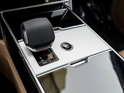 Used 2025 Land Rover Range Rover SE AWD/4WD image 23