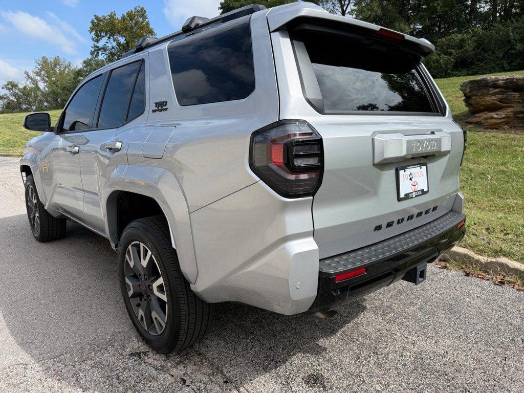 Used 2025 Toyota 4Runner TRD Sport AWD/4WD image 4