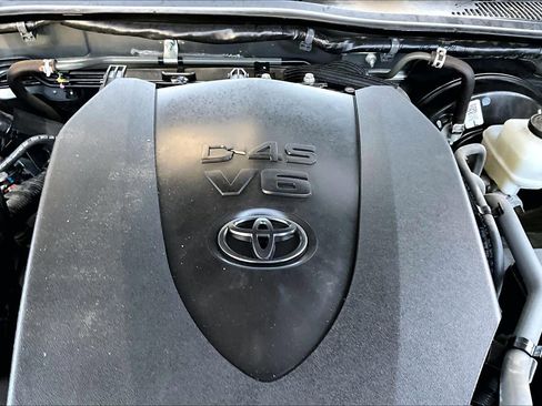 Certified 2023 Toyota Tacoma TRD Off-Road image 32