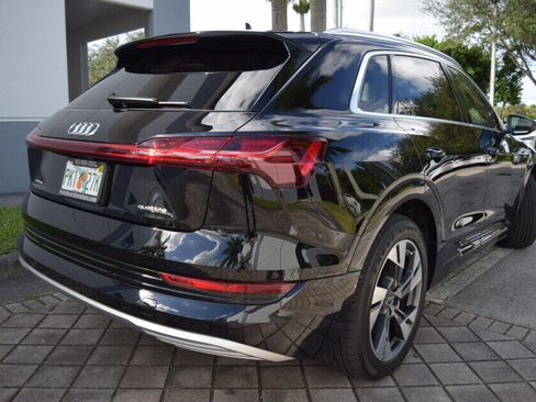 Used 2022 Audi e-tron Premium image 6
