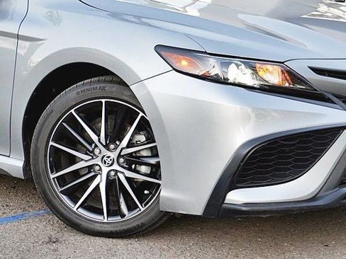 Used 2024 Toyota Camry SE image 4