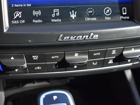 Used 2020 Maserati Levante image 12