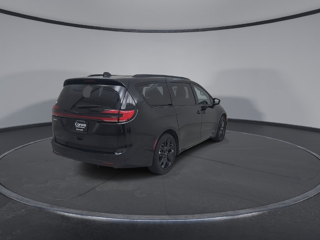 Certified 2025 Chrysler Pacifica Limited FWD image 16