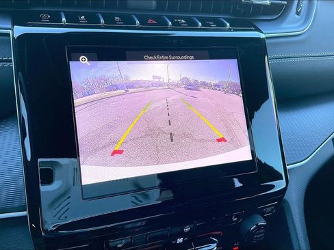 Used 2025 Jeep Grand Cherokee L Altitude image 21