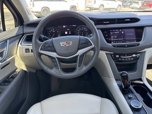 Certified 2021 Cadillac XT5 Premium Luxury image 17