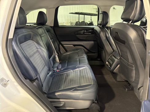 Used 2024 Lincoln Nautilus Reserve image 11