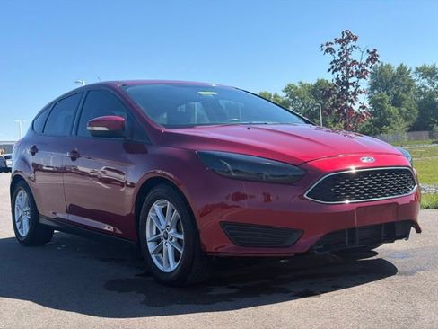 Used 2017 Ford Focus SE w/ Cold Weather Package FWD image 1