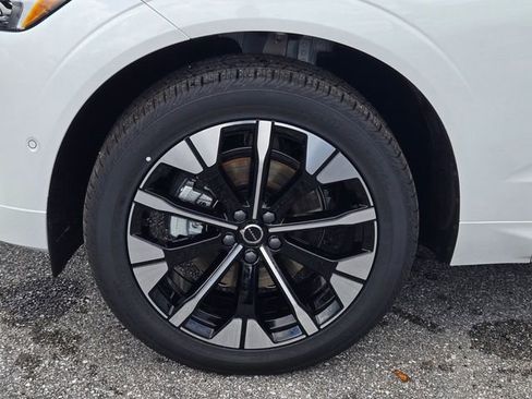 New 2026 Volvo XC60 B5 Plus AWD/4WD image 12