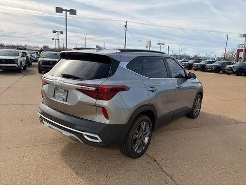 Used 2023 Kia Seltos S w/ Navigation Package image 4