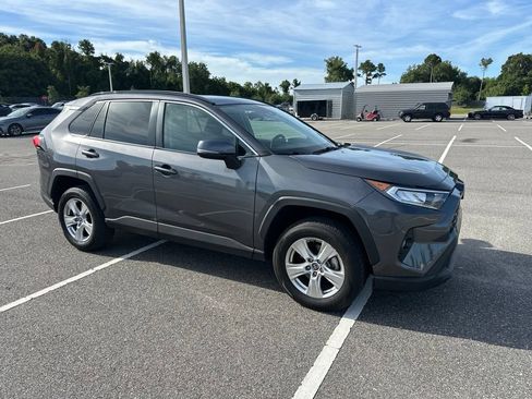 Used 2021 Toyota RAV4 XLE w/ Convenience Package FWD image 2