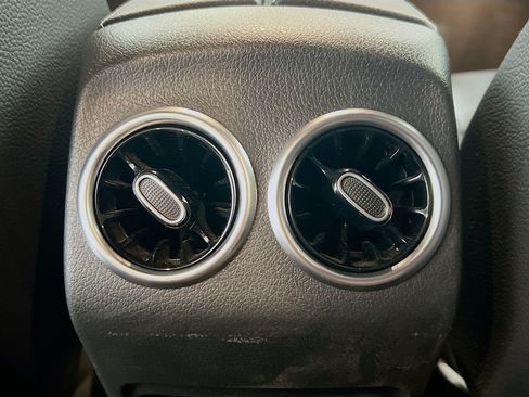 Used 2024 Mercedes-Benz GLB 250 image 17