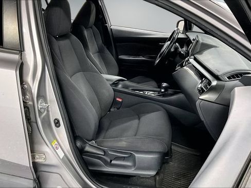 Used 2018 Toyota C-HR XLE FWD image 25