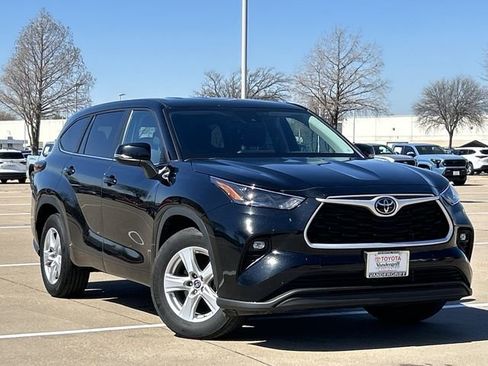 Certified 2024 Toyota Highlander LE image 2