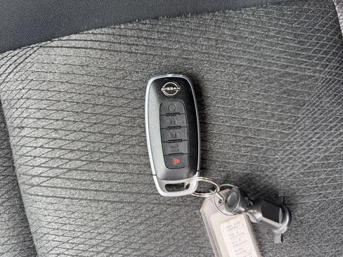 Used 2025 Nissan Rogue SV FWD image 17