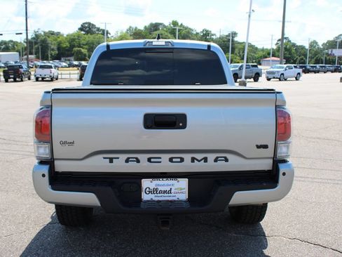 Used 2023 Toyota Tacoma TRD Sport w/ TRD Premium Sport Package AWD/4WD image 17