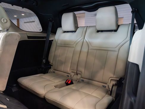 Used 2017 Land Rover Discovery SE AWD/4WD image 20
