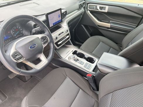 Used 2022 Ford Explorer XLT image 4