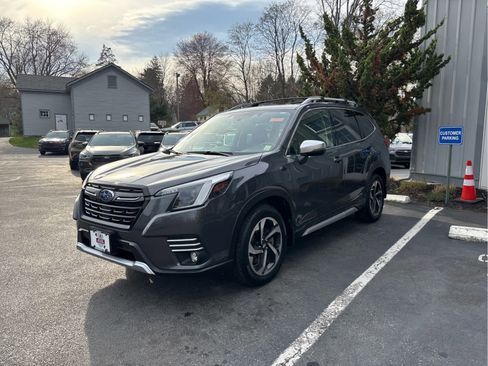 Used 2023 Subaru Forester Touring image 8