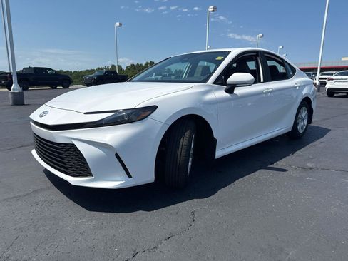Used 2026 Toyota Camry LE w/ Convenience Package FWD image 4