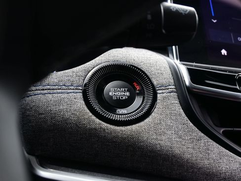 Used 2024 Jeep Compass Latitude image 21