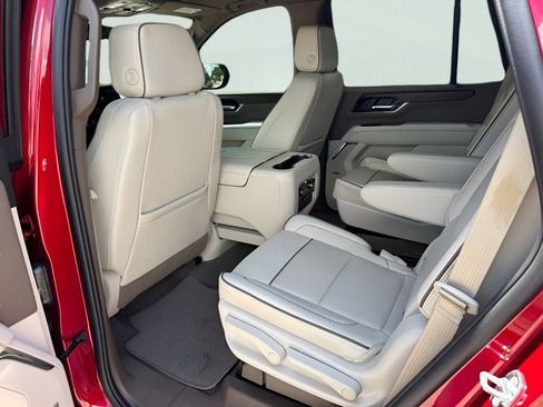 Used 2025 GMC Yukon Denali w/ Sun & Power Step Package RWD image 20