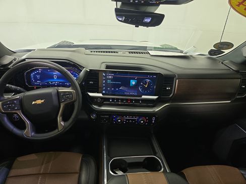 Certified 2024 Chevrolet Silverado 2500 High Country w/ High Country Premium Package AWD/4WD image 13