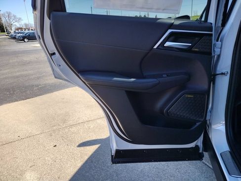 New 2026 Mitsubishi Outlander SE AWD/4WD image 31