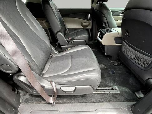 Certified 2025 Kia Carnival EX FWD image 22
