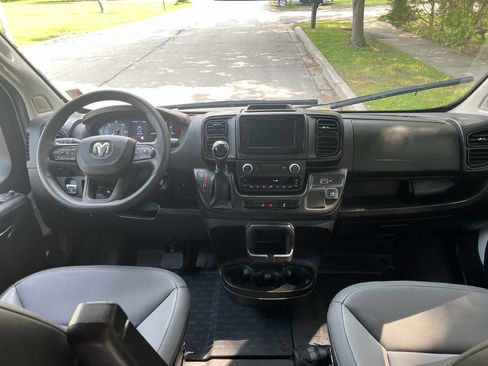 Used 2025 RAM ProMaster 2500 w/ Convenience Group image 11