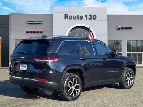 Used 2023 Jeep Grand Cherokee Limited image 4