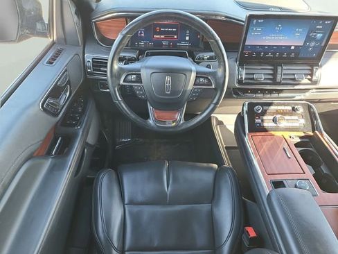 Used 2024 Lincoln Navigator Premiere image 18