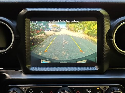 Used 2022 Jeep Wrangler Unlimited Sahara w/ Cold Weather Group image 19