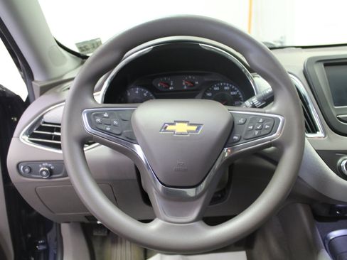 Used 2017 Chevrolet Malibu LT image 8