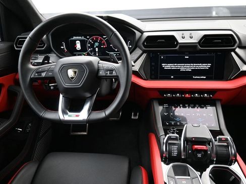 Used 2025 Lamborghini Urus SE AWD/4WD image 24