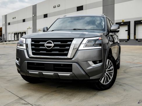 Used 2021 Nissan Armada SL w/ Captain's Chairs Package image 3