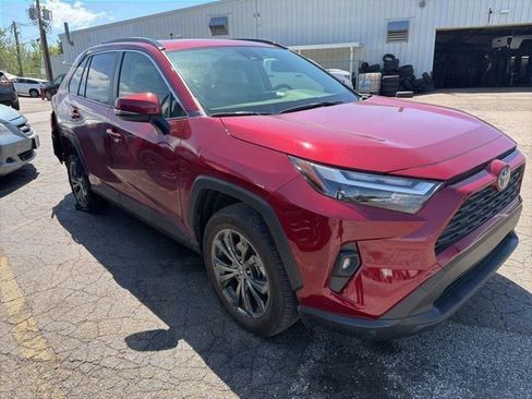 Used 2022 Toyota RAV4 XLE Premium image 3