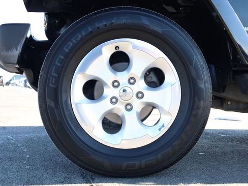 Used 2015 Jeep Wrangler Unlimited Sahara w/ Dual Top Group image 9