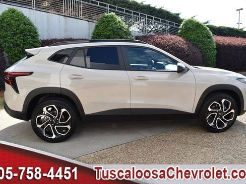 Used 2026 Chevrolet Trax RS w/ Sunroof Package image 11