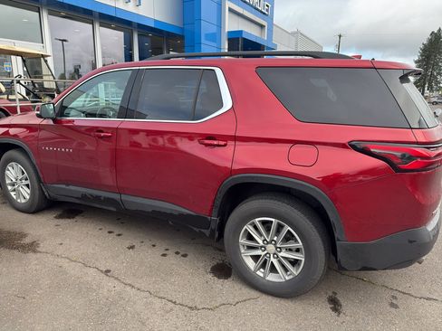 Used 2022 Chevrolet Traverse LT image 6