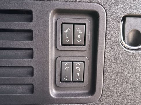 Used 2024 Chevrolet Traverse RS w/ LPO, Floor Liner Package FWD image 7
