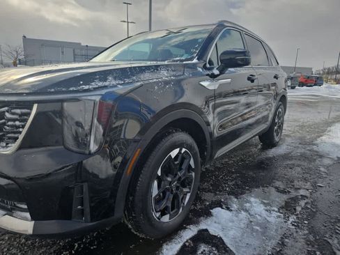 Used 2024 Kia Sorento S image 5