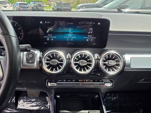 Used 2022 Mercedes-Benz GLB 250 4MATIC image 27