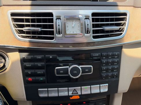 Used 2014 Mercedes-Benz E 350 4MATIC Sedan image 17