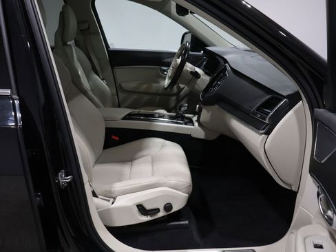 Used 2020 Volvo XC90 T6 Momentum image 24