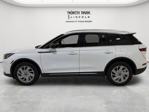 Used 2022 Lincoln Corsair FWD image 2