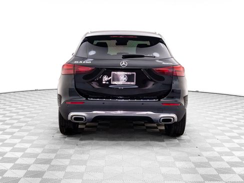 Used 2025 Mercedes-Benz GLA 250 4MATIC w/ Exclusive Package image 5